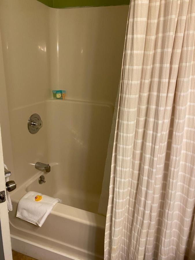 Bristol Suites Экстерьер фото